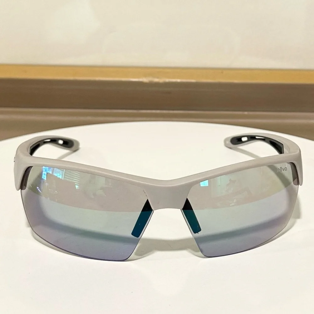 🕶️ REVO 🕶️ Jett Smoky Grey Green Water Lens Polarized Sunglasses